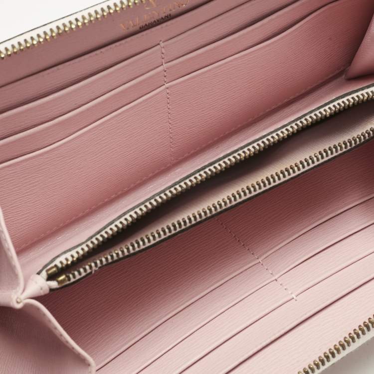 Pre Owned Valentino Light Pink Leather Rockstud Zip Continental Wallet