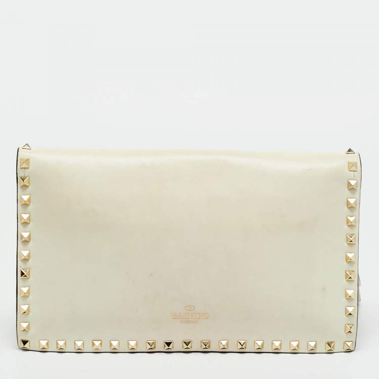 Pre Owned Valentino Off White Leather Rockstud Wristlet Clutch