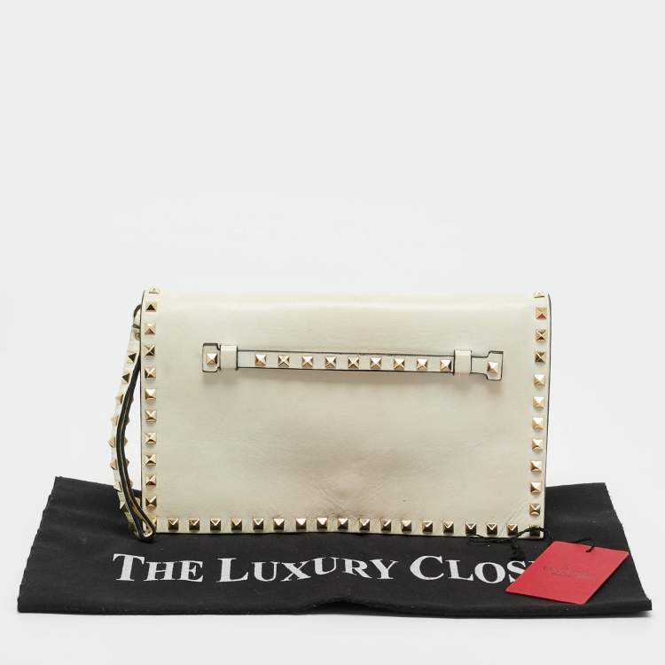 Pre Owned Valentino Off White Leather Rockstud Wristlet Clutch