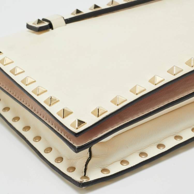 Pre Owned Valentino Off White Leather Rockstud Wristlet Clutch
