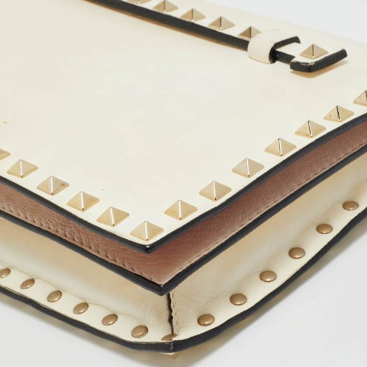 Pre Owned Valentino Off White Leather Rockstud Wristlet Clutch