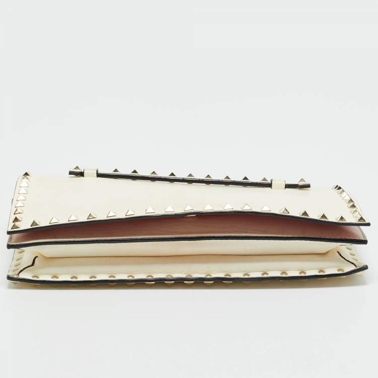 Pre Owned Valentino Off White Leather Rockstud Wristlet Clutch
