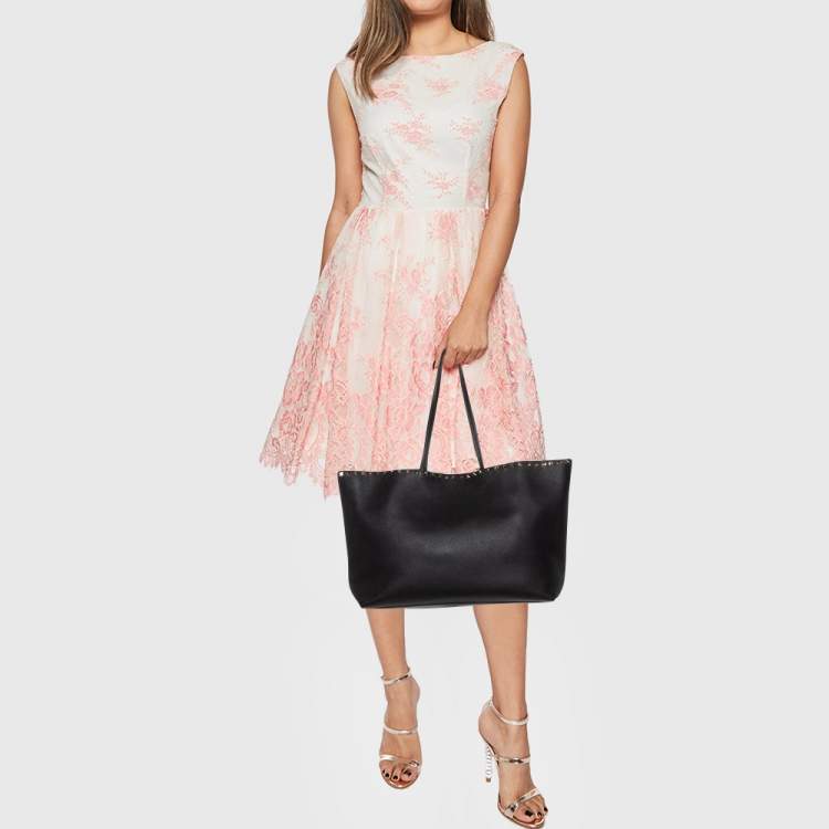 Pre Owned Valentino Black Leather Rockstud Shopper Tote