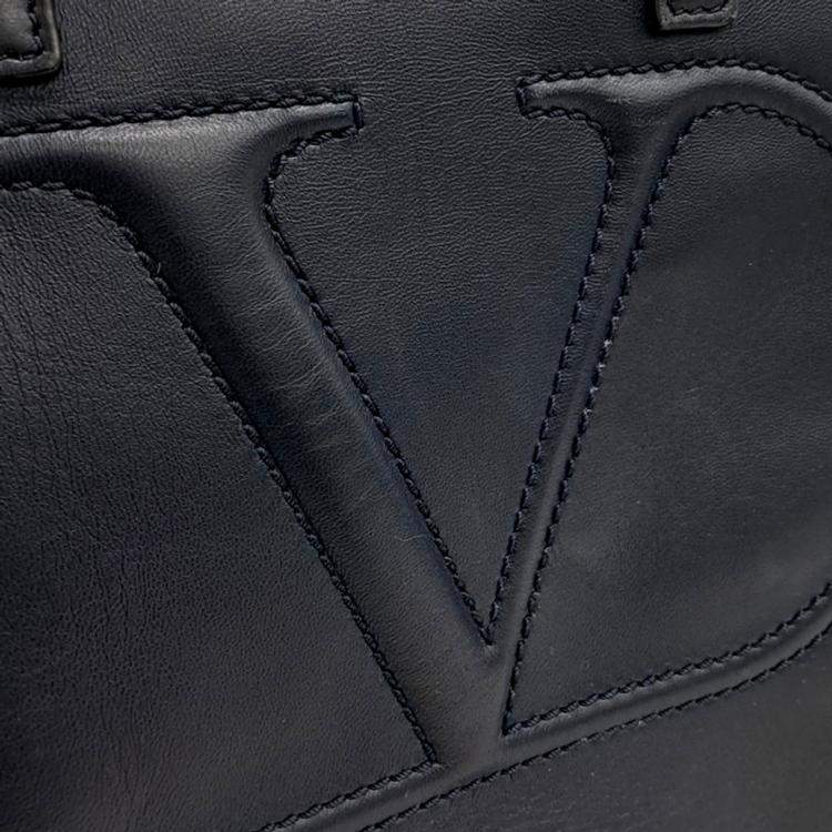 مملوكة مسبقًا Valentino Navy Blue Leather Tote and Crossbody Bag