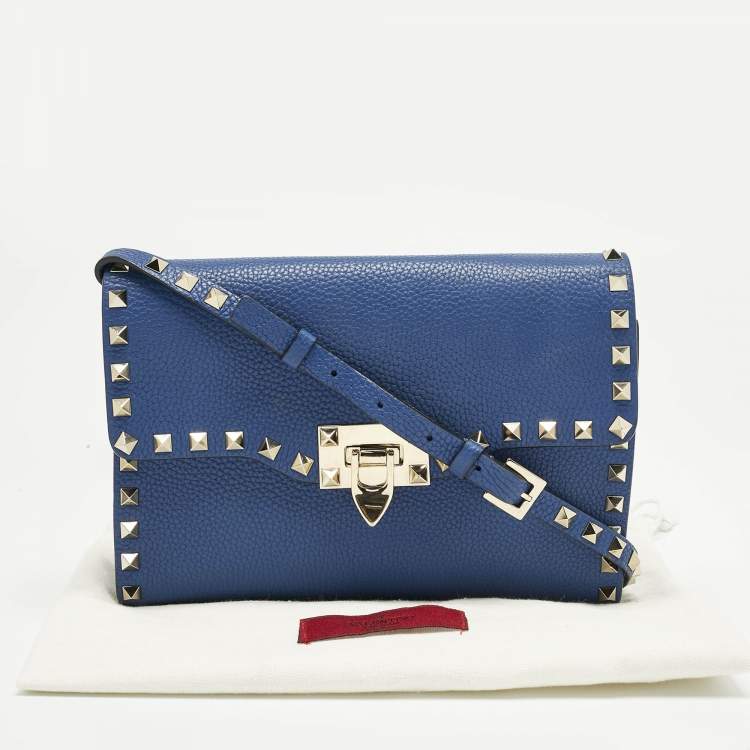 مملوكة مسبقًا Valentino Blue Leather Rockstud Flap Crossbody Bag