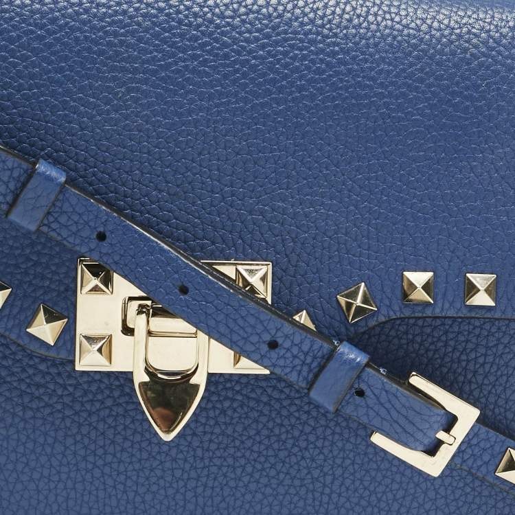 مملوكة مسبقًا Valentino Blue Leather Rockstud Flap Crossbody Bag