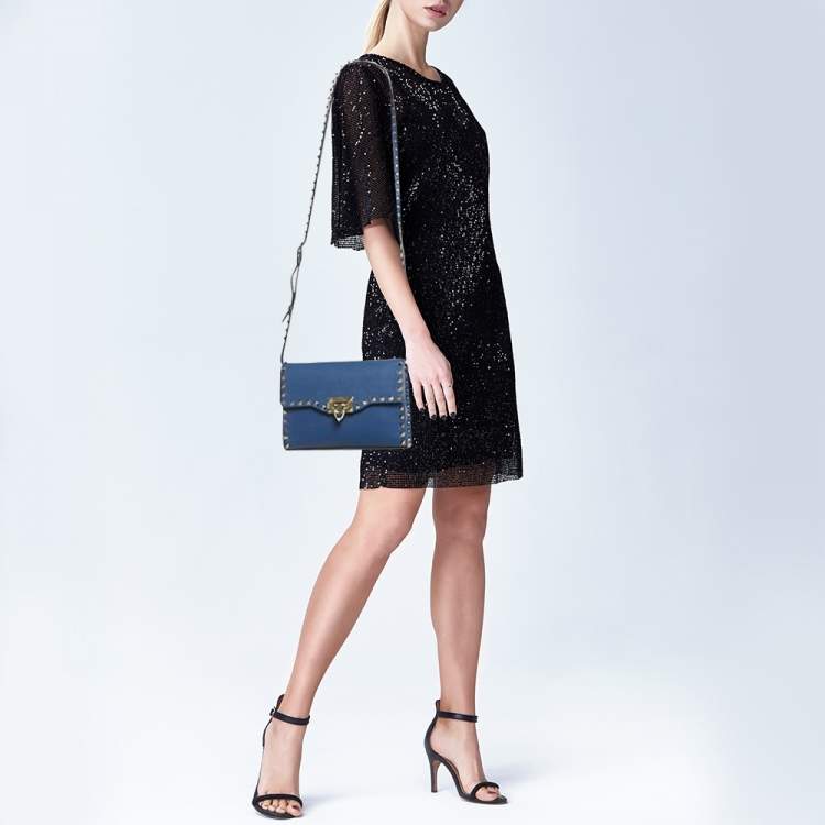 مملوكة مسبقًا Valentino Blue Leather Rockstud Flap Crossbody Bag