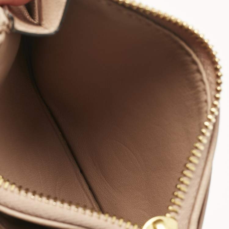 Pre Owned Valentino Beige Quilted Leather One Stud Card Case