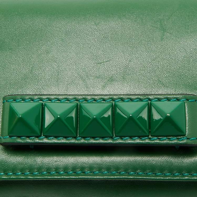 Pre Owned Valentino Green Leather Rockstud Va Va Voom Chain Clutch