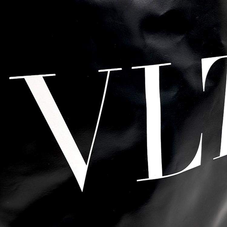 Pre Owned Valentino Black Leather Garavani crossbody bag