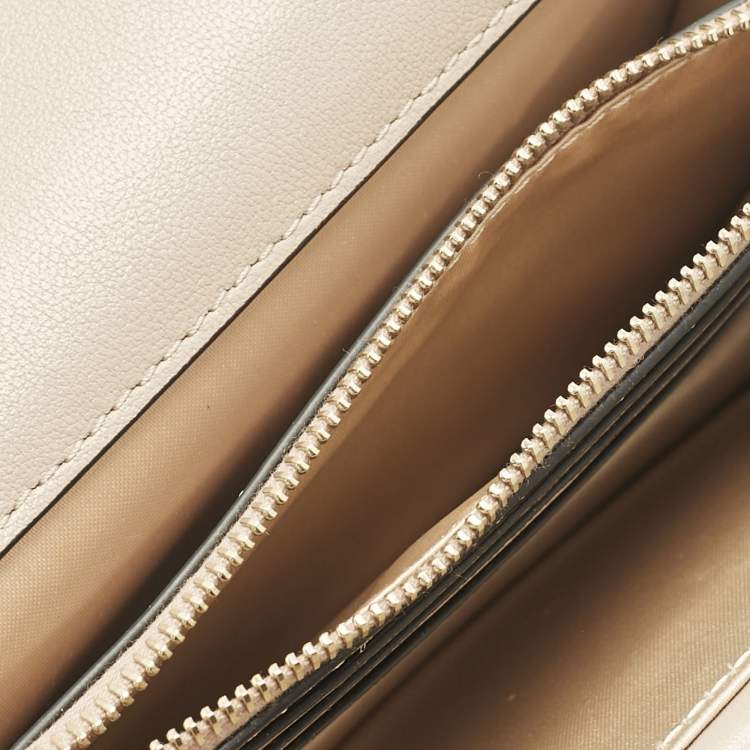 Pre Owned Valentino Beige Leather Rockstud Chain Clutch