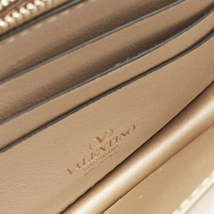 Pre Owned Valentino Beige Leather Rockstud Chain Clutch