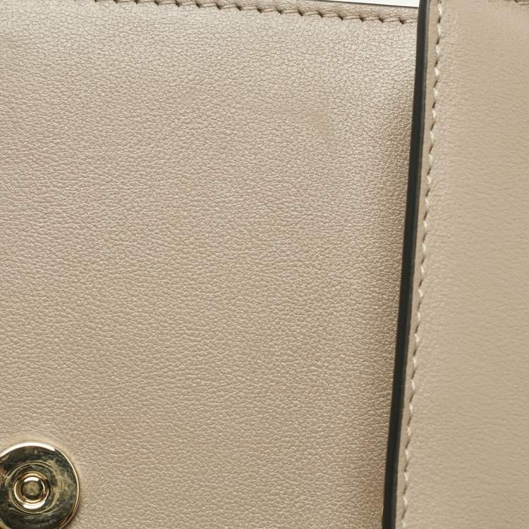 Pre Owned Valentino Beige Leather Rockstud Chain Clutch