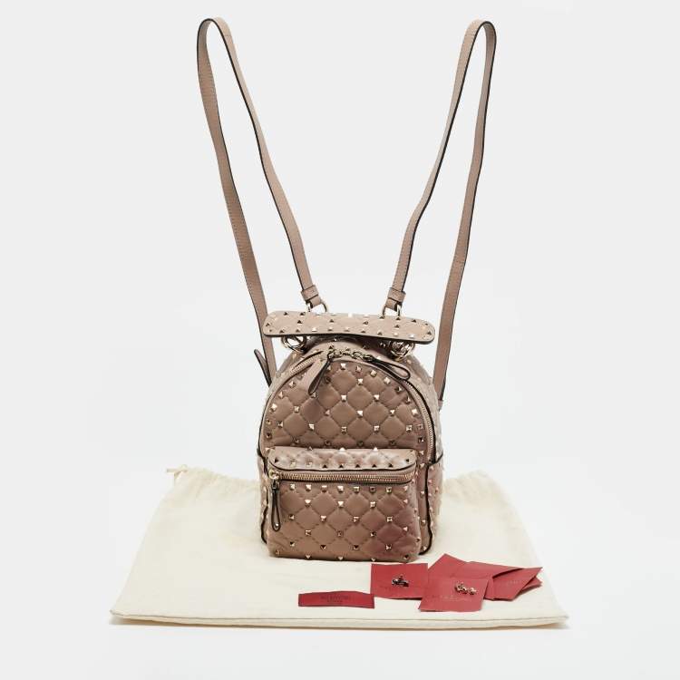 مملوكة مسبقًا حقيبة ظهر فالنتينو روكستد سبايك جلد مبطنة بيج صغيرة