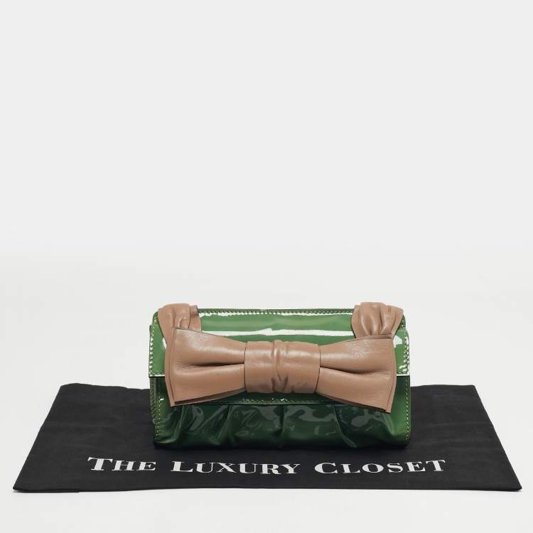 Pre Owned Valentino Green/Beige Patent Leather Bow Flap Clutch
