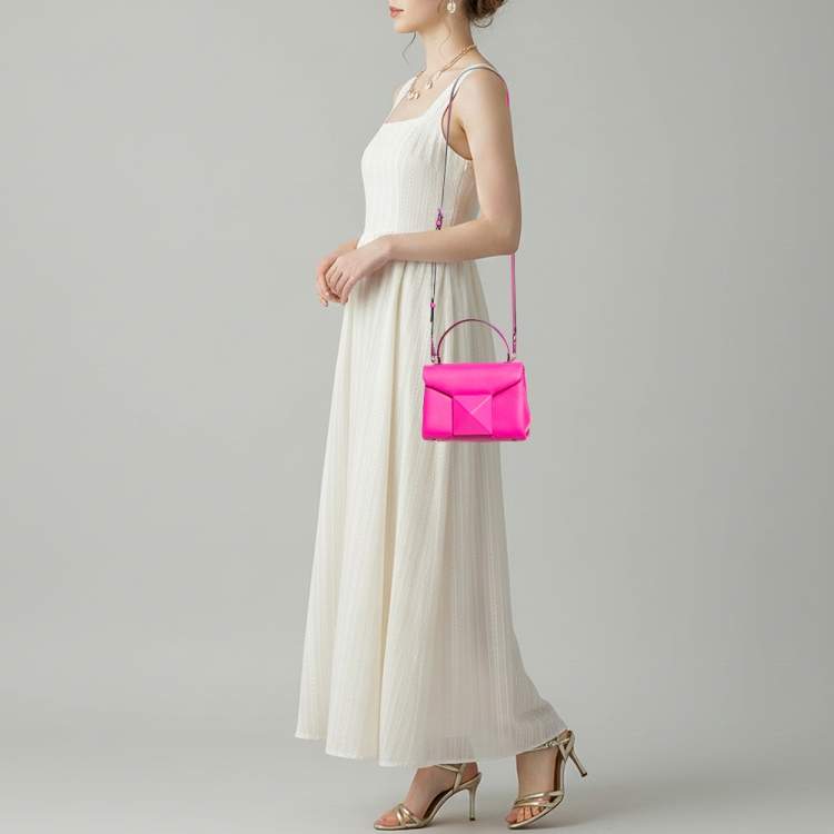 مملوكة مسبقًا Valentino One Stud Pink Leather Top Handle Bag