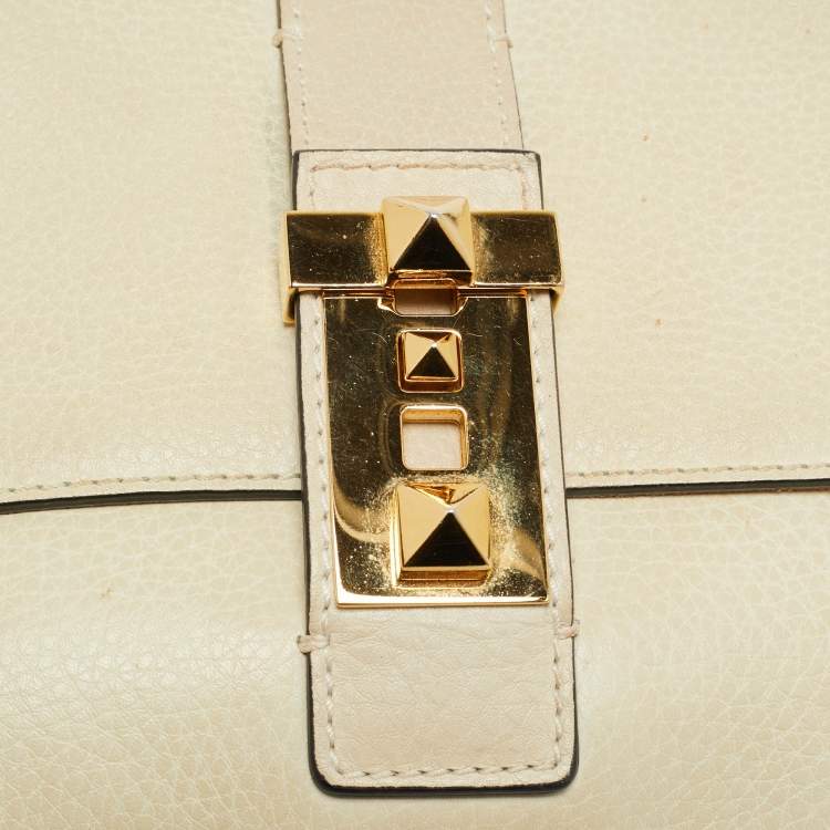 مملوكة مسبقًا Valentino B-Rockstud Medium Cream Leather Shoulder Bag