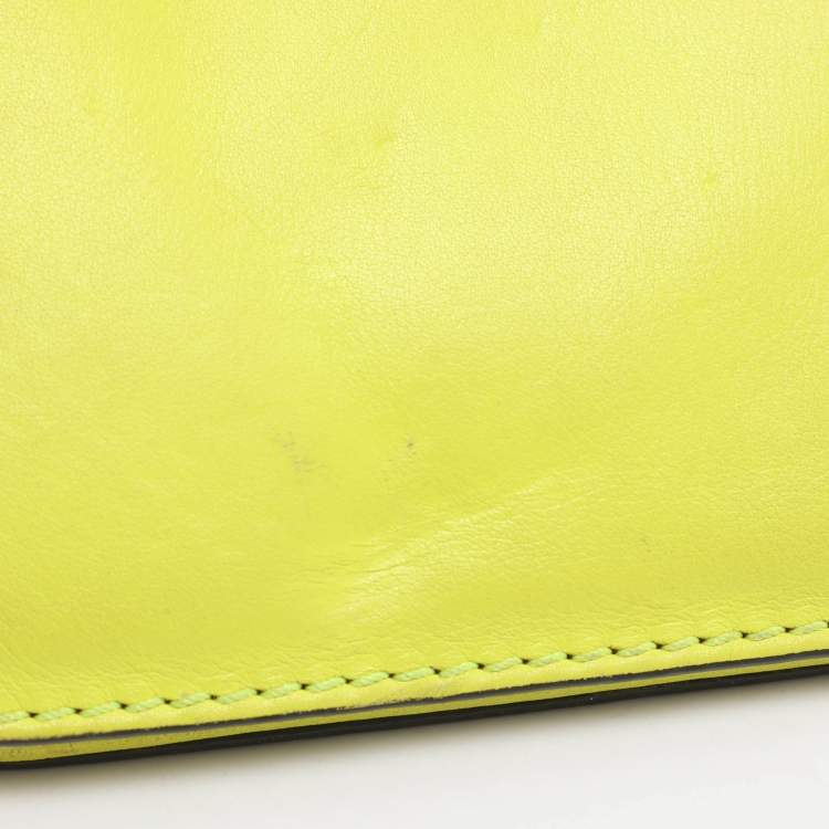 مملوكة مسبقًا Valentino Neon Yellow/Cream Leather Medium Rockstud Glam Lock Flap Bag