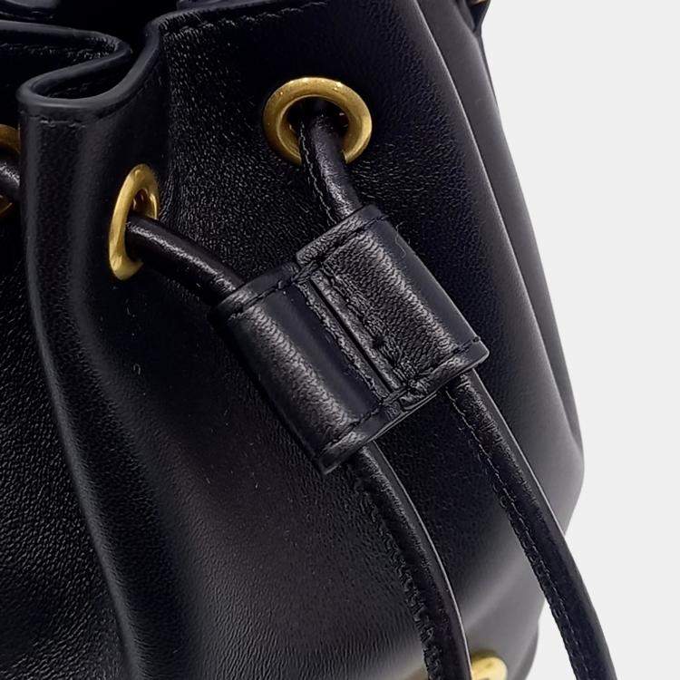 مملوكة مسبقًا Valentino Black Leather V-Logo Signature Bucket Bag