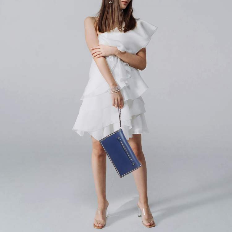 مملوكة مسبقًا Valentino Rockstud Flap Dark Blue Leather Wristlet Clutch