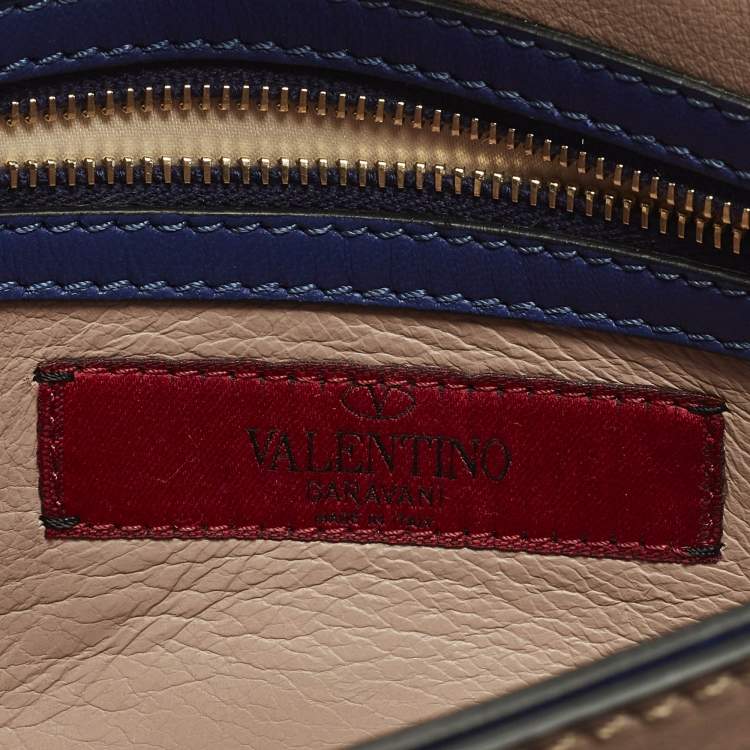 مملوكة مسبقًا Valentino Rockstud Flap Dark Blue Leather Wristlet Clutch