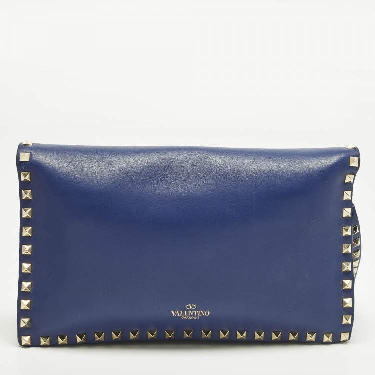 مملوكة مسبقًا Valentino Rockstud Flap Dark Blue Leather Wristlet Clutch