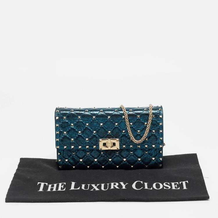 Pre Owned Valentino Rockstud Spike Metallic Blue Quilted Leather Chain Clutch