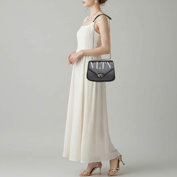 مملوكة مسبقًا Valentino VLTN Black Leather Flap Chain Shoulder Bag