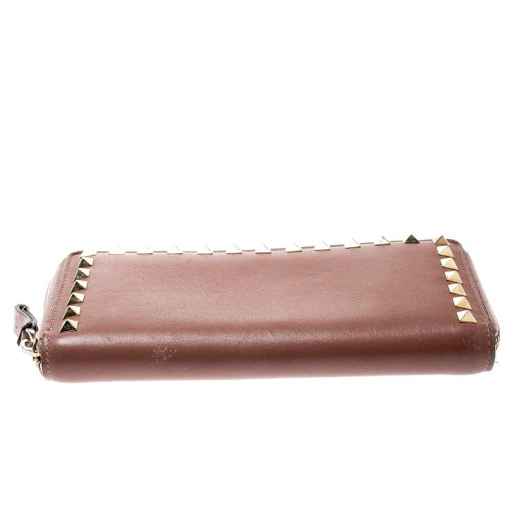 Pre Owned Valentino Nude Pink Leather Rockstud Zip Around Wallet