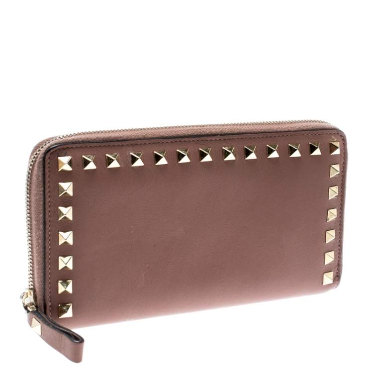 Pre Owned Valentino Nude Pink Leather Rockstud Zip Around Wallet
