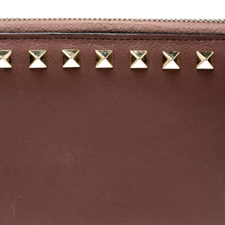 Pre Owned Valentino Nude Pink Leather Rockstud Zip Around Wallet