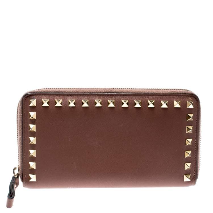Pre Owned Valentino Nude Pink Leather Rockstud Zip Around Wallet