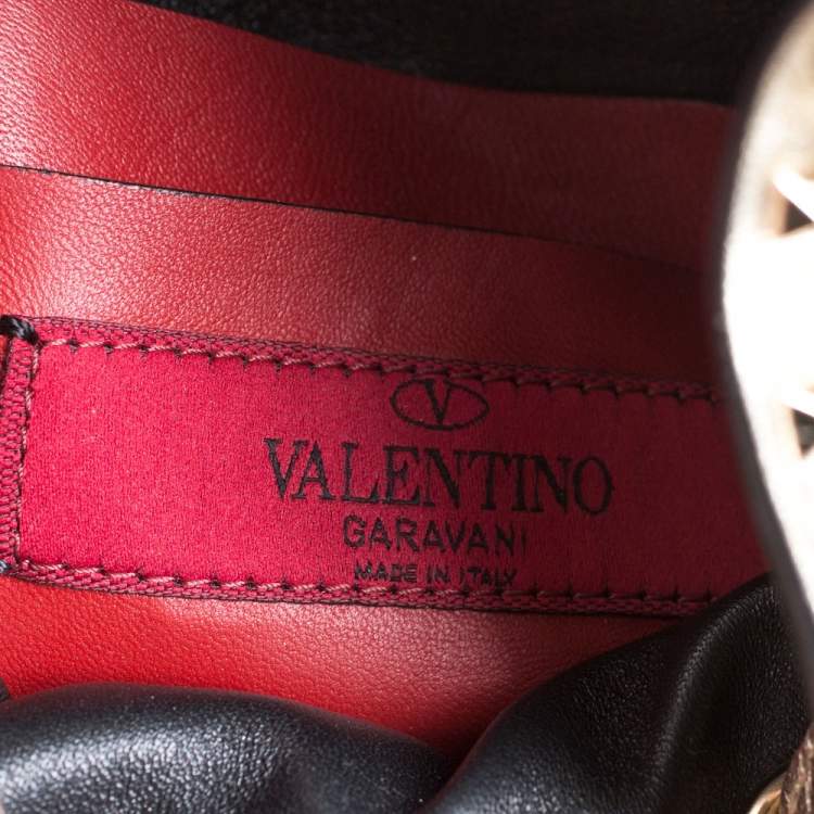 Pre Owned Valentino Metallic Gold Leather Small Rockstud Bucket Bag