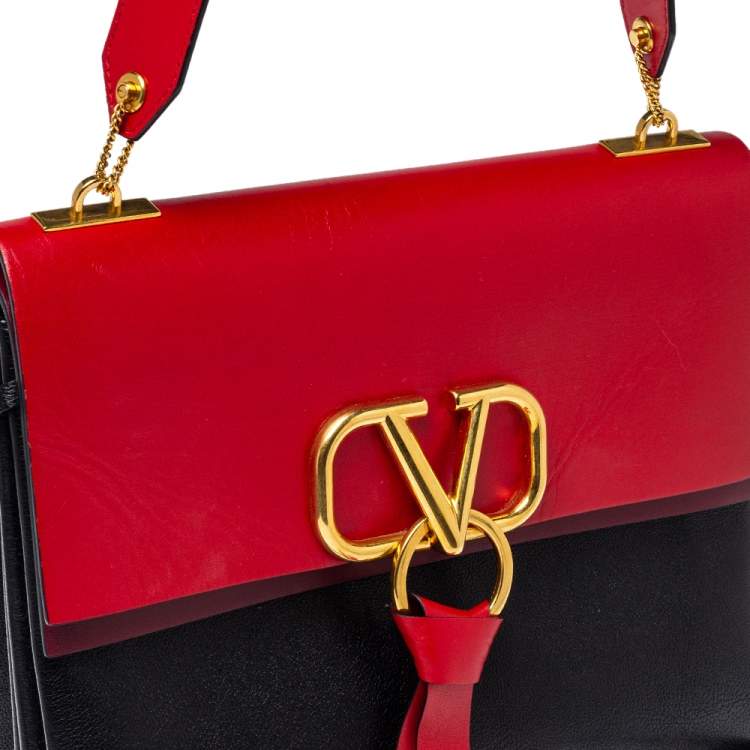 مملوكة مسبقًا Valentino Black/red Leather Medium V-Ring Flap Top Handle Bag