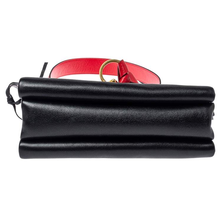 مملوكة مسبقًا Valentino Black/red Leather Medium V-Ring Flap Top Handle Bag