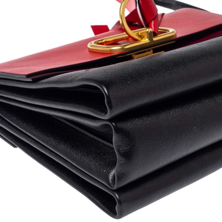 مملوكة مسبقًا Valentino Black/red Leather Medium V-Ring Flap Top Handle Bag