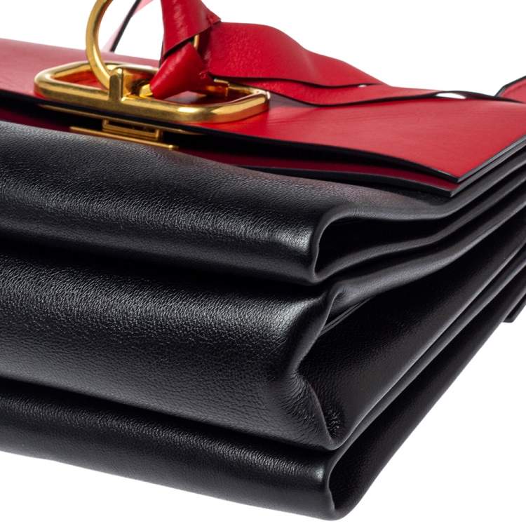 مملوكة مسبقًا Valentino Black/red Leather Medium V-Ring Flap Top Handle Bag