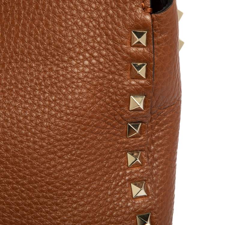 Pre Owned Valentino Brown Pebbled Leather Rockstud Flip Lock Messenger Bag