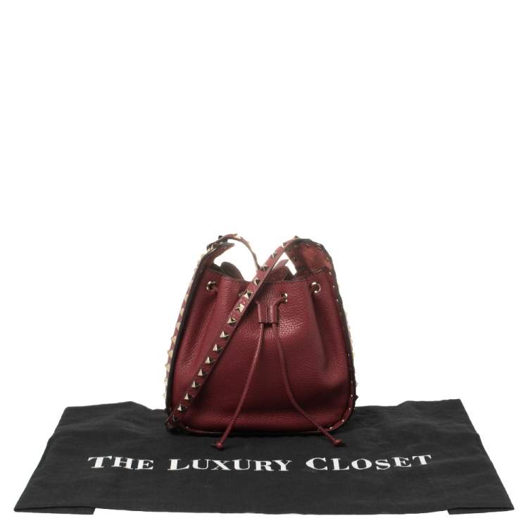 Pre Owned Valentino Red Leather Rockstud Bucket Shoulder Bag
