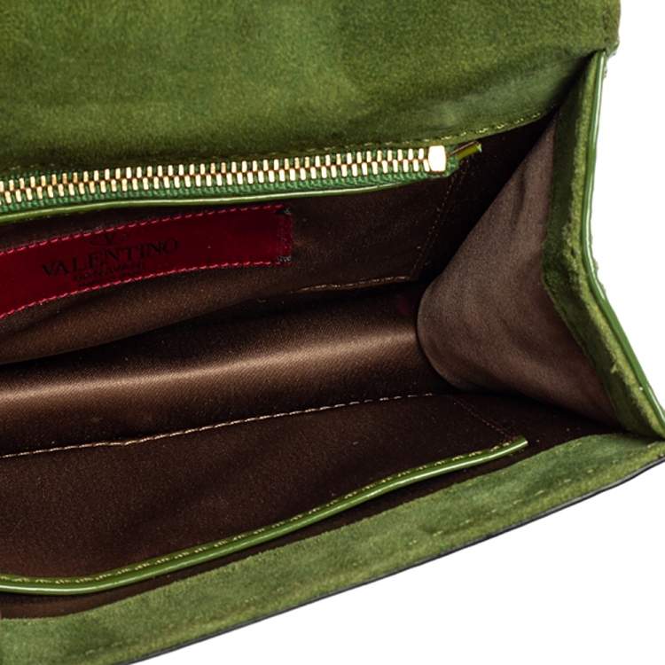 Pre Owned Valentino Green Patent Leather Rockstud Bow Wristlet Clutch