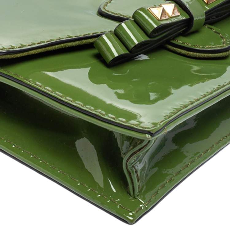 Pre Owned Valentino Green Patent Leather Rockstud Bow Wristlet Clutch