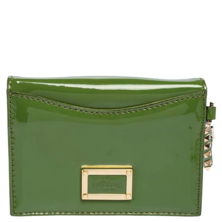 Pre Owned Valentino Green Patent Leather Rockstud Bow Wristlet Clutch