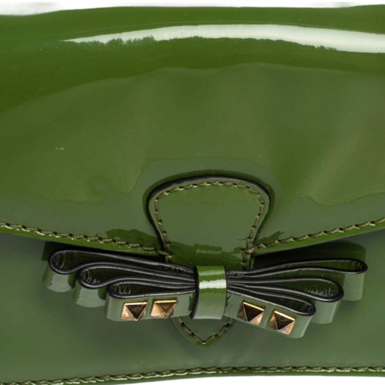 Pre Owned Valentino Green Patent Leather Rockstud Bow Wristlet Clutch