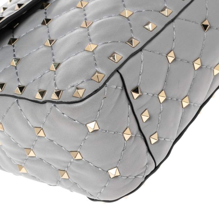 مملوكة مسبقًا Valentino Grey Leather Medium Rockstud Spike Top Handle Bag
