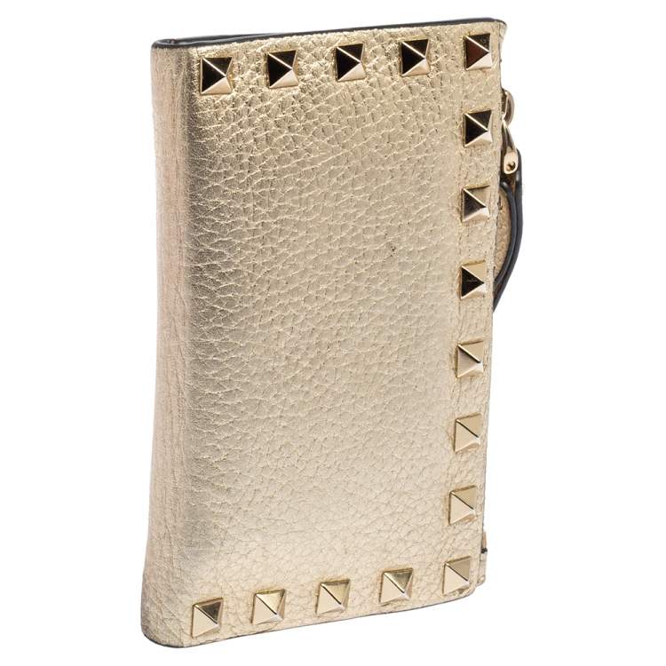 مملوكة مسبقًا Valentino Metallic Gold Leather Rockstud Zip Wallet