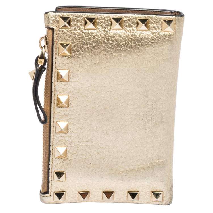 مملوكة مسبقًا Valentino Metallic Gold Leather Rockstud Zip Wallet