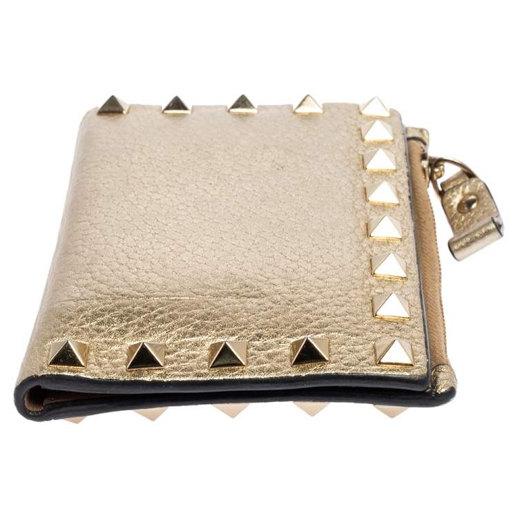 مملوكة مسبقًا Valentino Metallic Gold Leather Rockstud Zip Wallet
