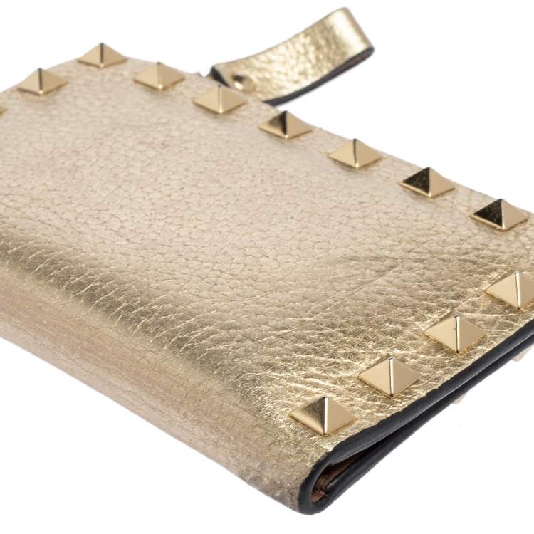 مملوكة مسبقًا Valentino Metallic Gold Leather Rockstud Zip Wallet
