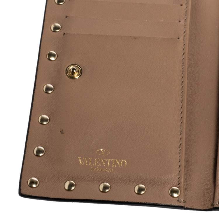 مملوكة مسبقًا Valentino Metallic Gold Leather Rockstud Zip Wallet