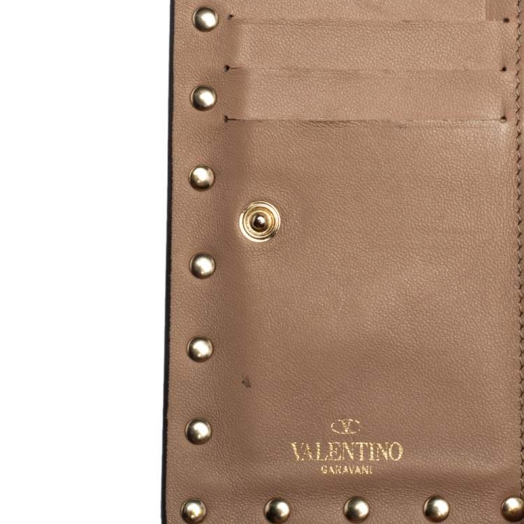 مملوكة مسبقًا Valentino Metallic Gold Leather Rockstud Zip Wallet